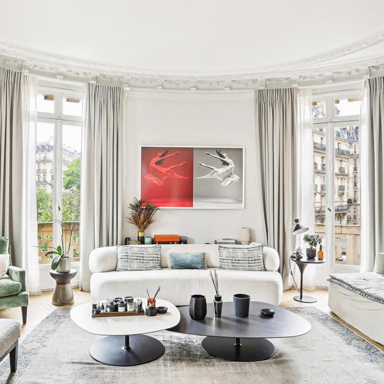 salon d'un appartement de luxe parisien