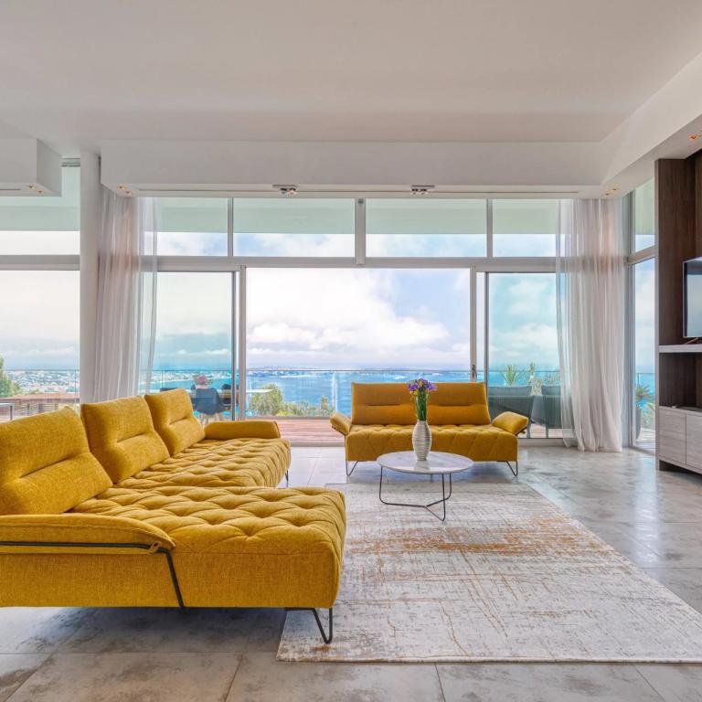 CANNES SUPER CANNES  VILLA CONTENPORAINE A VENDRE VUE MER PANORA