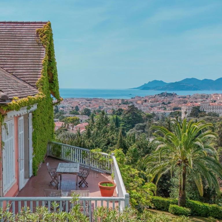 Cannes -  Villa Belle époque avec vue mer panoramique à vendre