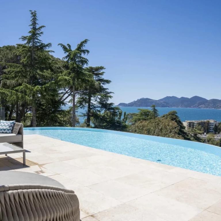 Cannes Luxueuse Villa vue mer panoramique à vendre