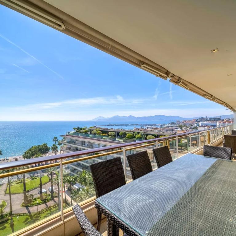Cannes Croisette Appartement d'exception vue mer à vendre