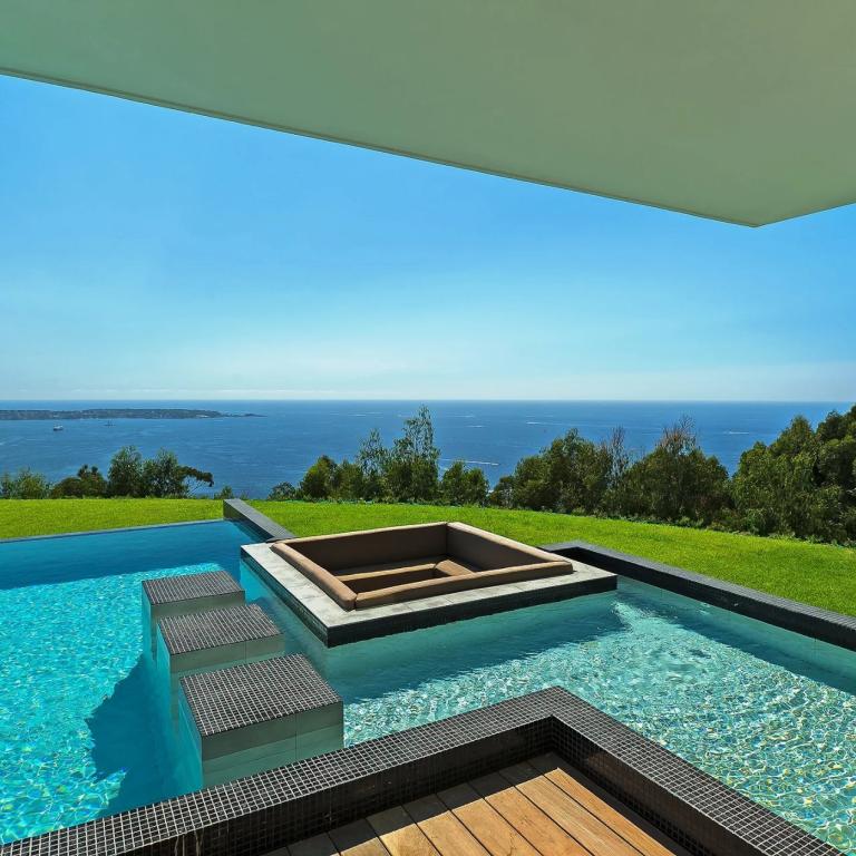 SUPER CANNES  VILLA CONTEMPORAINE VUE MER A VENDRE