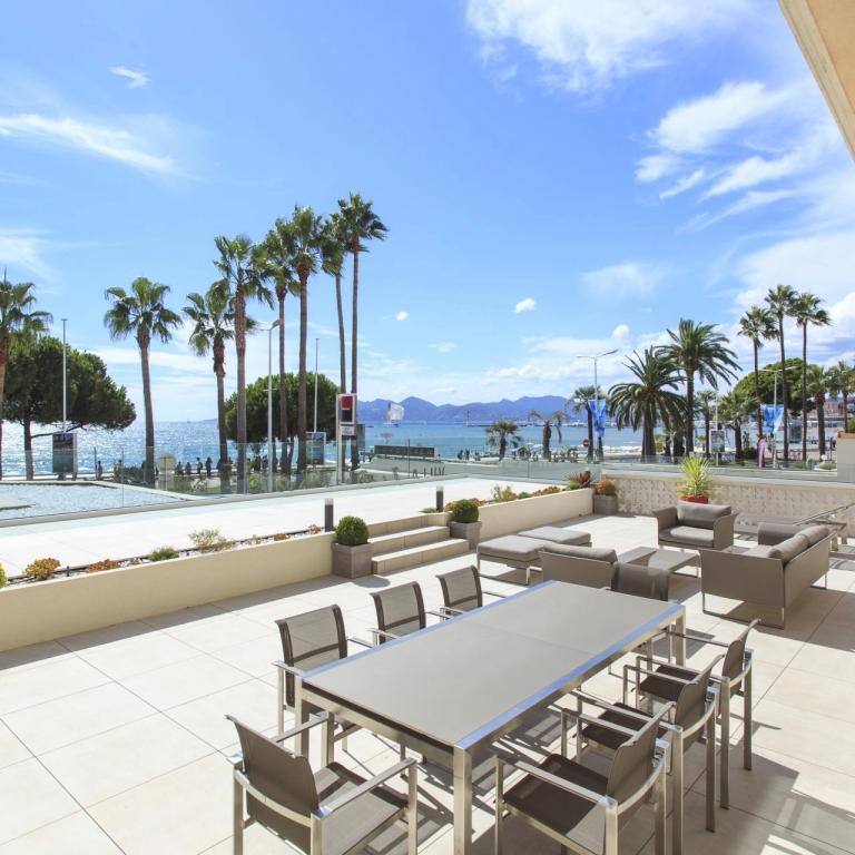 Appartement-Villa à Vendre à Cannes, Croisette