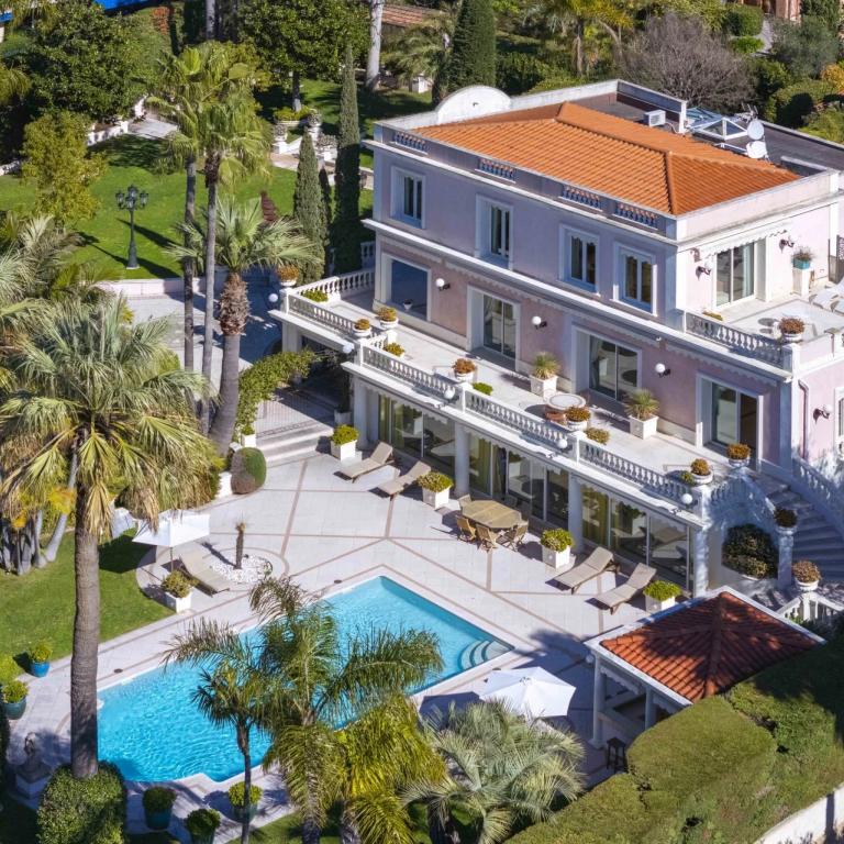 Cap d'Antibes, magnifique demeure de style Belle Epoque à vendre