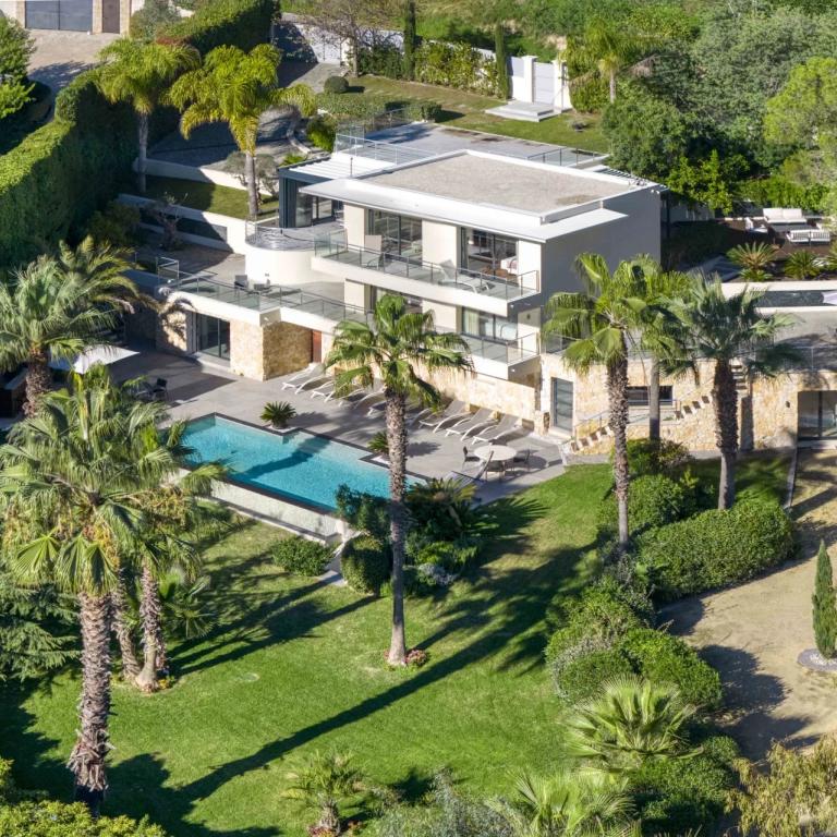SUPER CANNES VILLA CONTEMPORAINE VUE MER CONTEMPORAINE A VENDRE