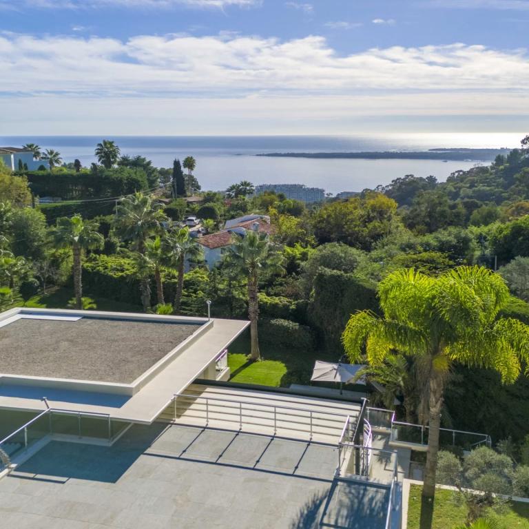 SUPER CANNES VILLA CONTEMPORAINE VUE MER CONTEMPORAINE A VENDRE