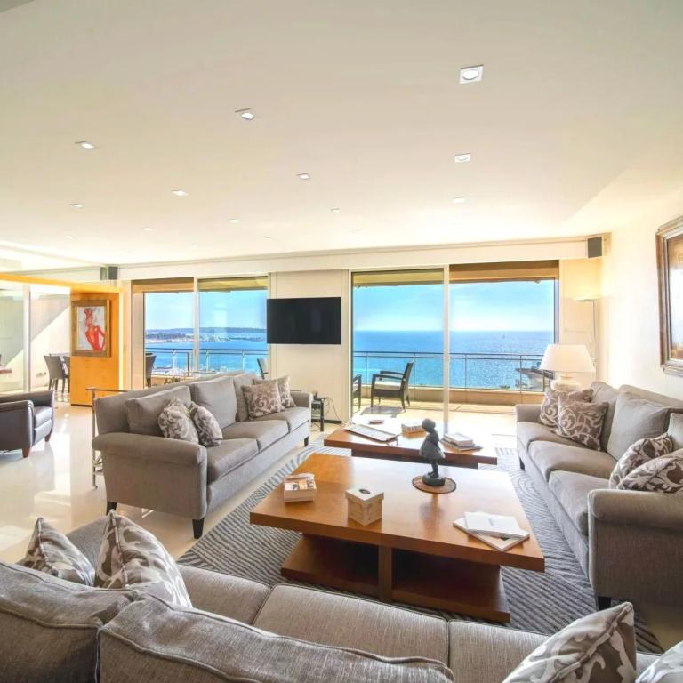 Cannes Croisette Appartement d'exception vue mer à vendre