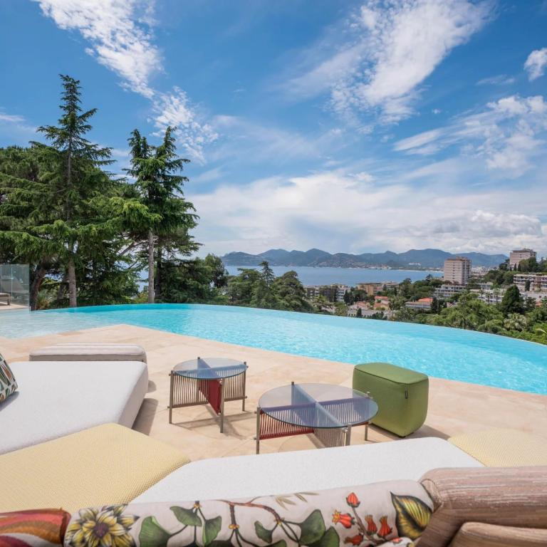Cannes Luxueuse Villa vue mer panoramique à vendre