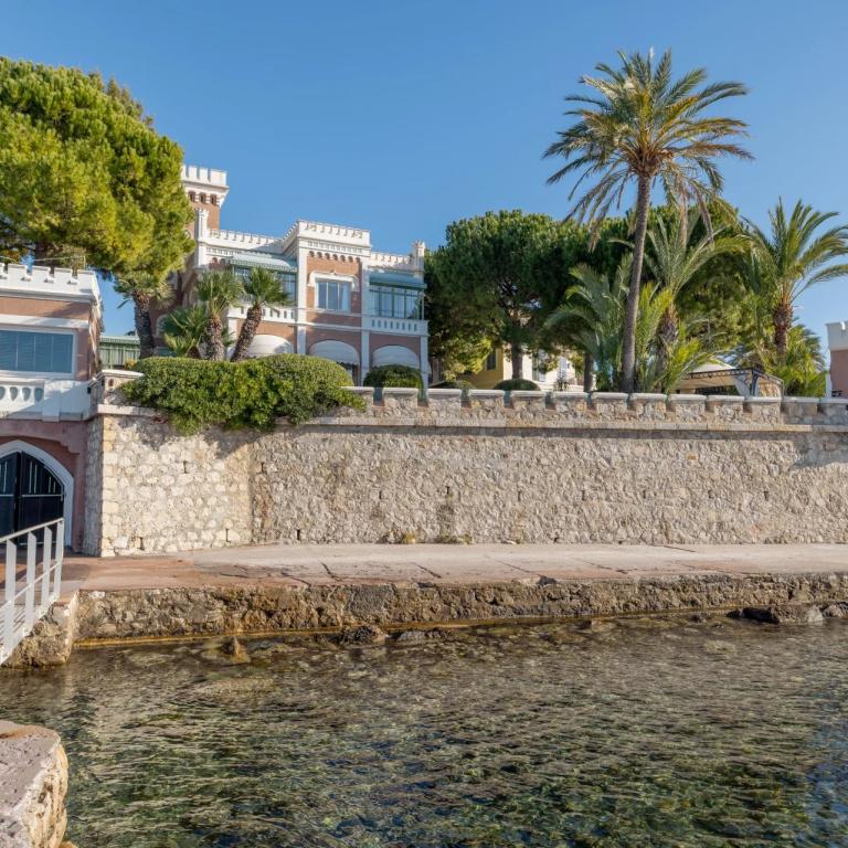 Cap D'Antibes, Chateau de la Vigie à Vendre