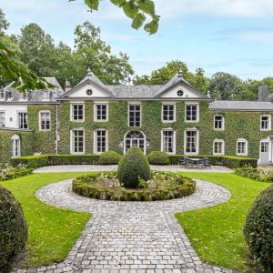 Château édifié en 1756 sur un terrain de 5.9 hectares