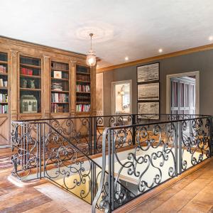 Château édifié en 1756 sur un terrain de 5.9 hectares