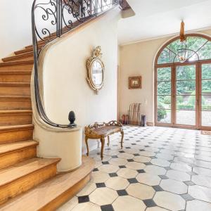 Château édifié en 1756 sur un terrain de 5.9 hectares