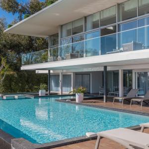 SUPER CANNES  VILLA CONTEMPORAINE VUE MER A VENDRE