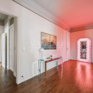 Paris VII – Élégant appartement de réception avec balcons – 175 m²