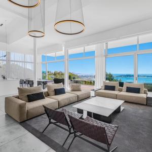 SUPER CANNES  VILLA CONTEMPORAINE VUE MER A VENDRE