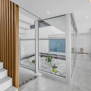 SUPER CANNES  VILLA CONTEMPORAINE VUE MER A VENDRE