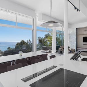 SUPER CANNES  VILLA CONTEMPORAINE VUE MER A VENDRE