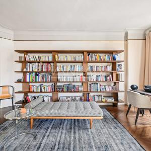 Paris VII – Élégant appartement de réception avec balcons – 175 m²