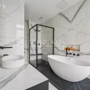 Paris XVIe - Muette - Appartement cinq chambres rénové.