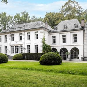Château édifié en 1756 sur un terrain de 5.9 hectares