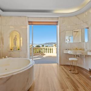 CAP D'ANTIBES - VILLA BELLA VISTA À VENDRE