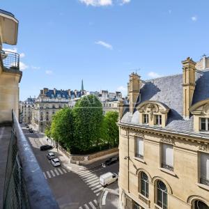 Paris VII – Élégant appartement de réception avec balcons – 175 m²