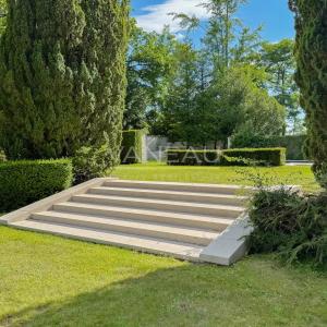 MAGNIFIQUE DEMEURE MODERNISTE DE 615M²