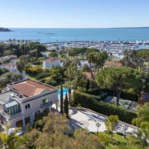 Cap d'Antibes, magnifique demeure de style Belle Epoque à vendre