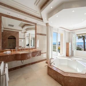 Cap d'Antibes, magnifique demeure de style Belle Epoque à vendre