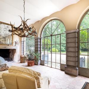 Château édifié en 1756 sur un terrain de 5.9 hectares