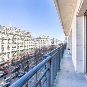AVENUE MONTAIGNE - ETAGE ELEVE - GRAND BALCON