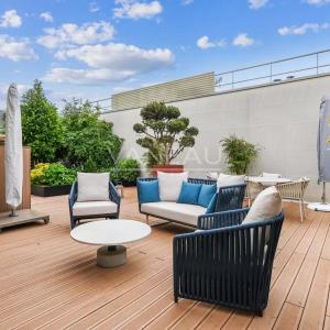 Paris VIIe - Ecole Militaire - Dernier étage + terrasse avec vue