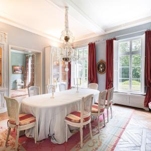 Château édifié en 1756 sur un terrain de 5.9 hectares