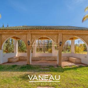Villa aux allures de palais avec autorisation de maison d'hôtes sur la route de l'Ourika