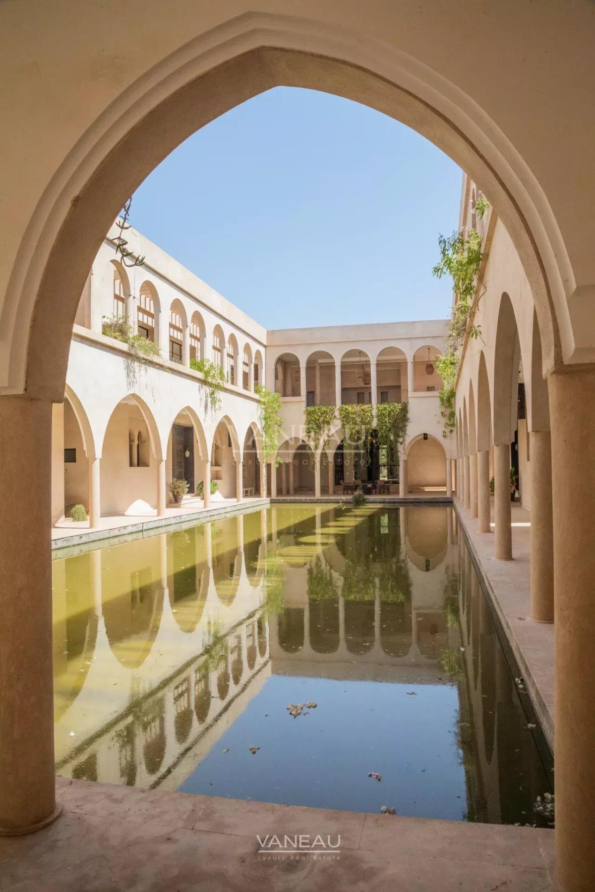 PALAIS À VENDRE AU COEUR DE LA PALMERAIE DE MARRAKECH