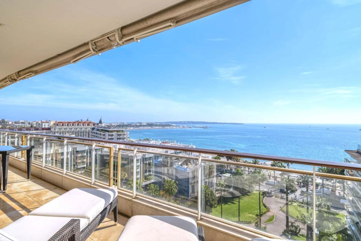 Cannes Croisette Appartement d'exception vue mer à vendre