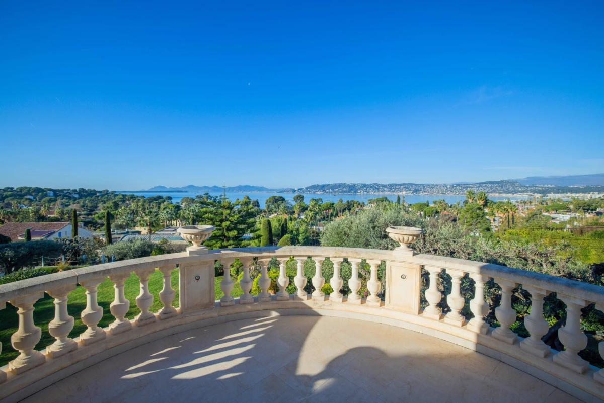 CAP D'ANTIBES - VILLA BELLA VISTA À VENDRE