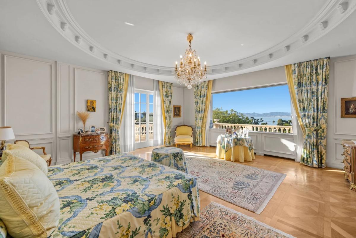 CAP D'ANTIBES - VILLA BELLA VISTA À VENDRE