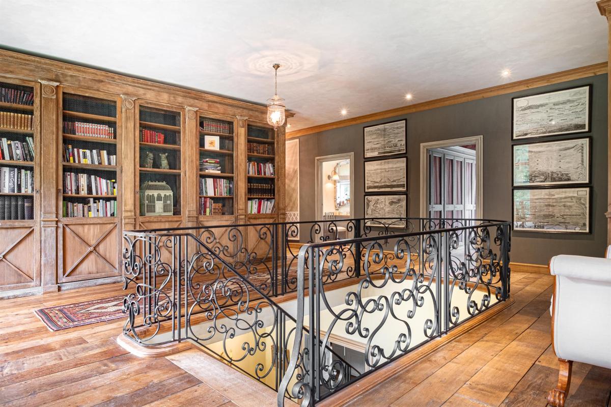 Château édifié en 1756 sur un terrain de 5.9 hectares