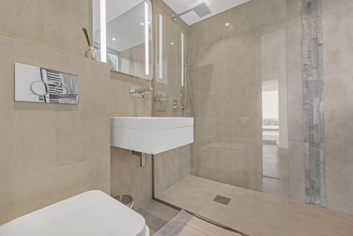 SUPER CANNES  VILLA CONTEMPORAINE VUE MER A VENDRE