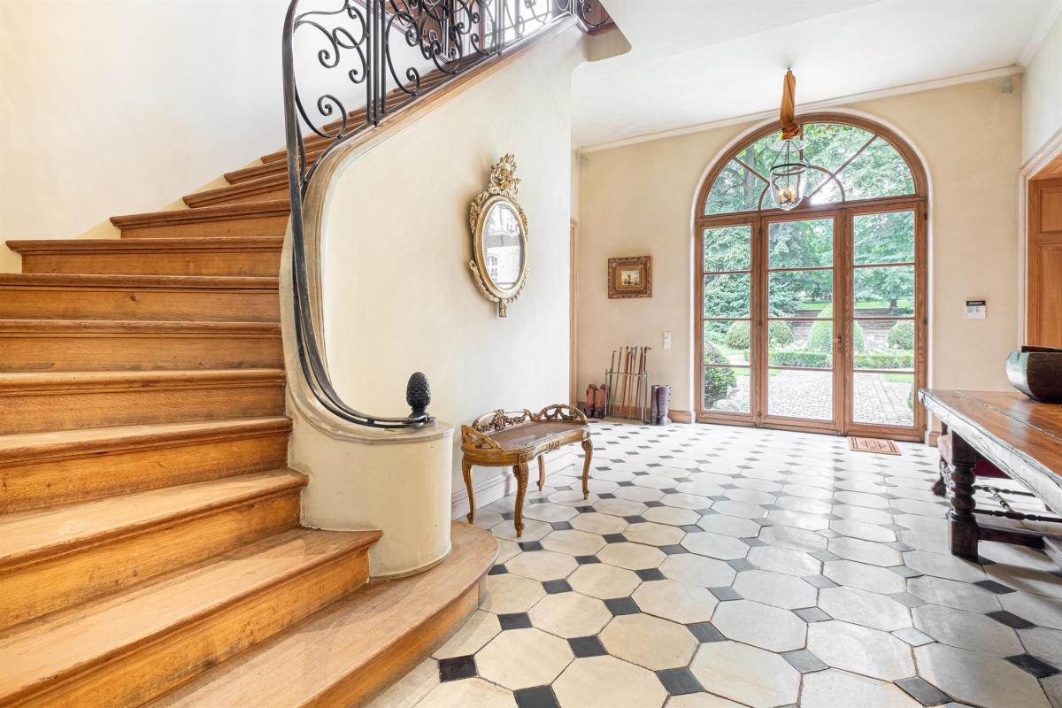 Château édifié en 1756 sur un terrain de 5.9 hectares