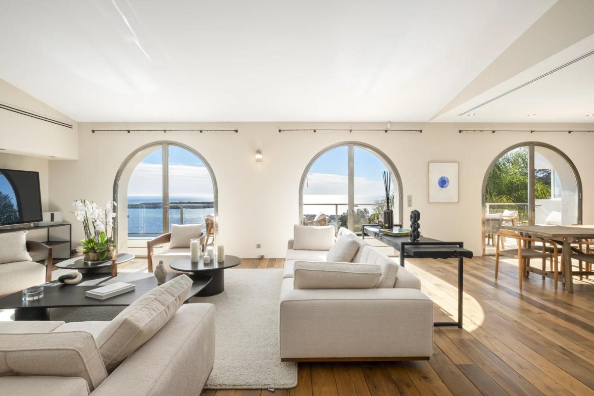 CANNES VILLA RENOVEE VUE MER PANORAMIQUE A VENDRE