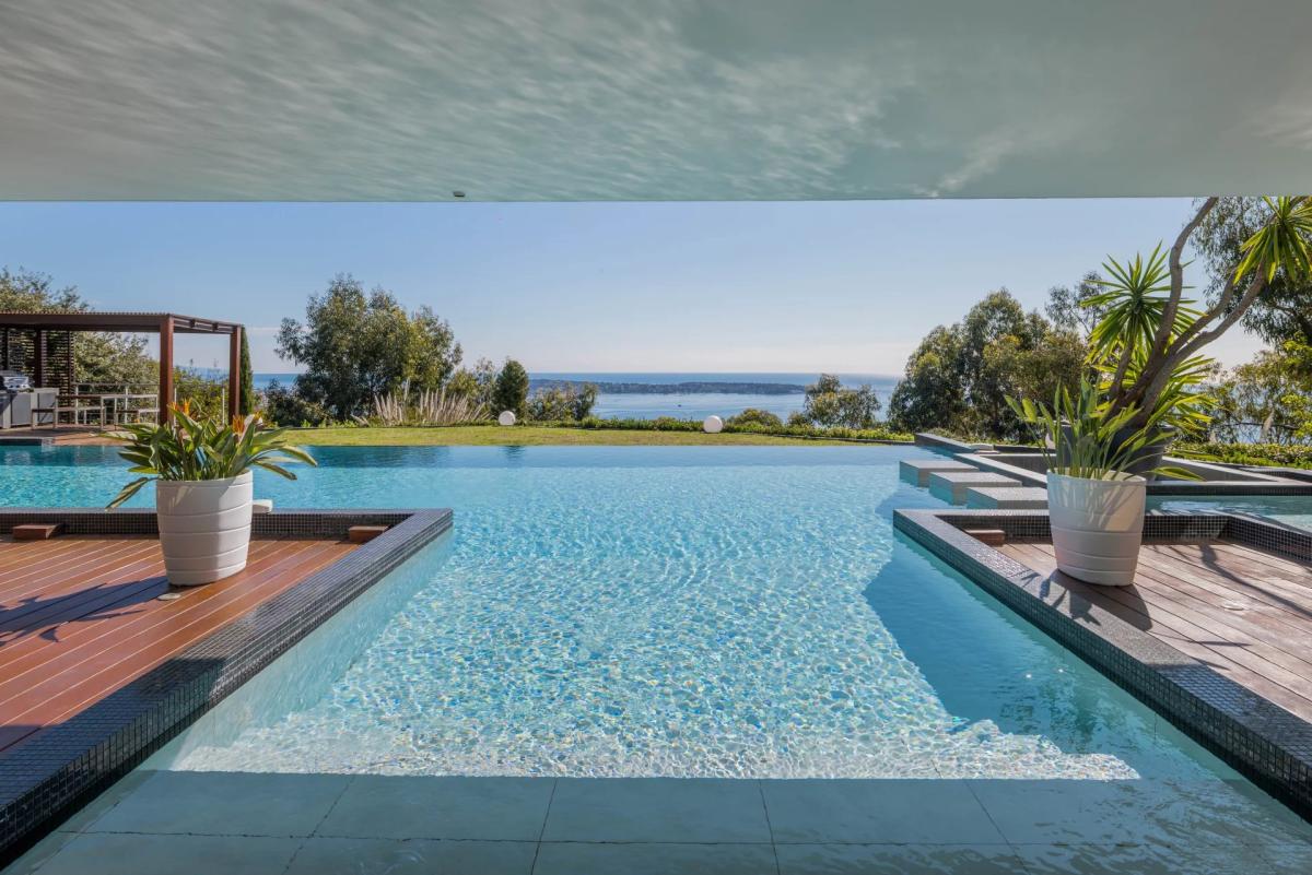 SUPER CANNES  VILLA CONTEMPORAINE VUE MER A VENDRE