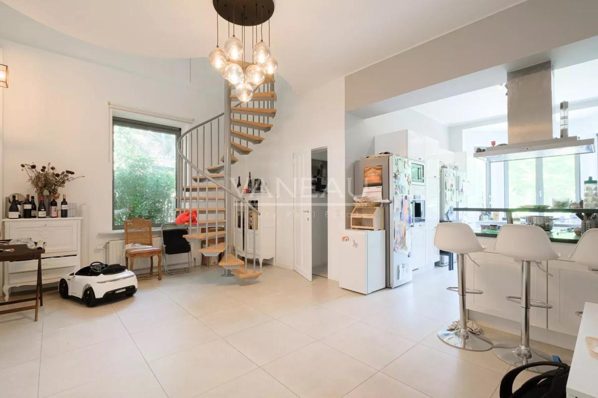 SPLENDIDE VILLA NEUVE DE ± 690 M² BRUTS AVEC JARDIN & PISCINE