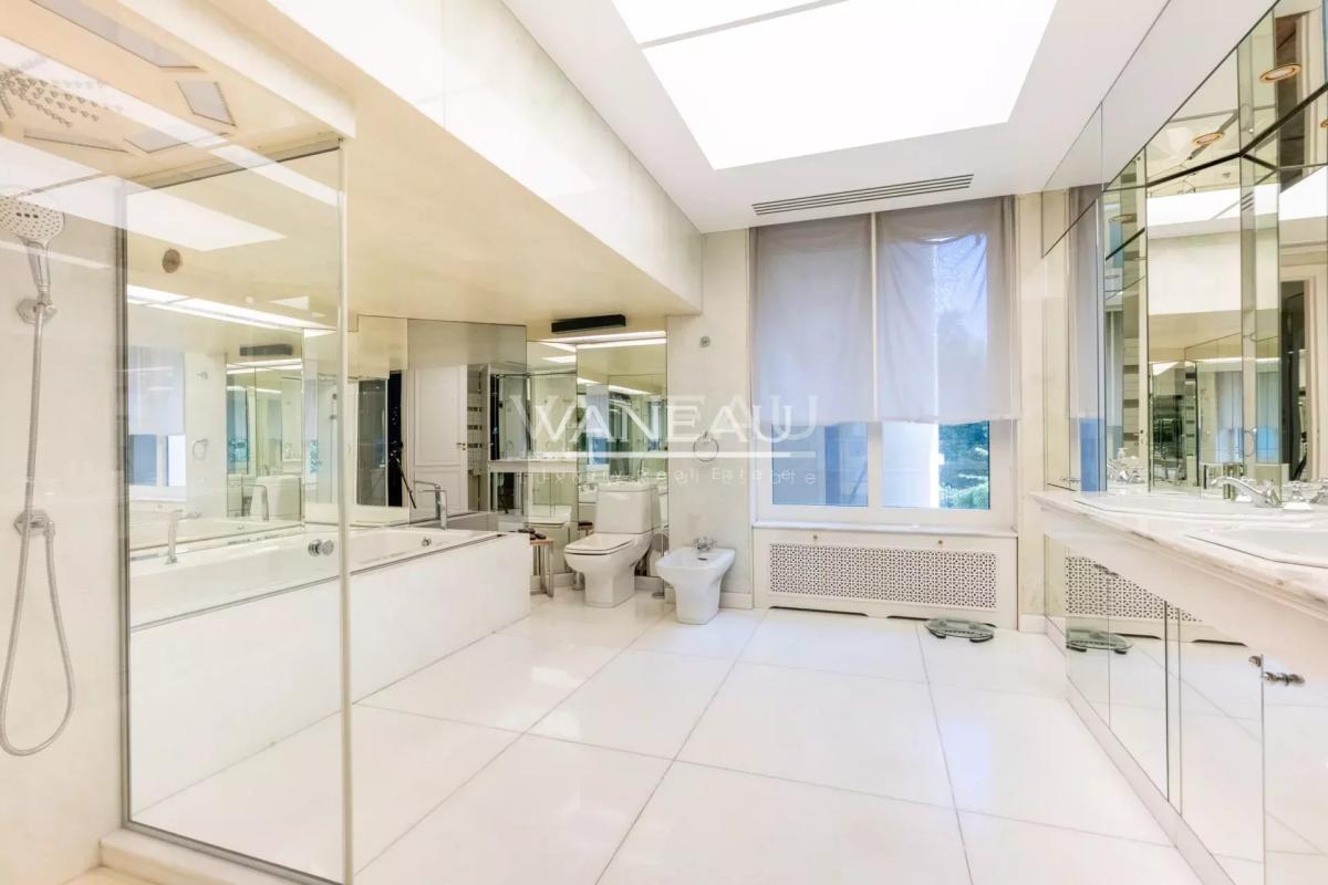 Paris XVIe - OCDE - Superbe duplex familial et de réception avec
