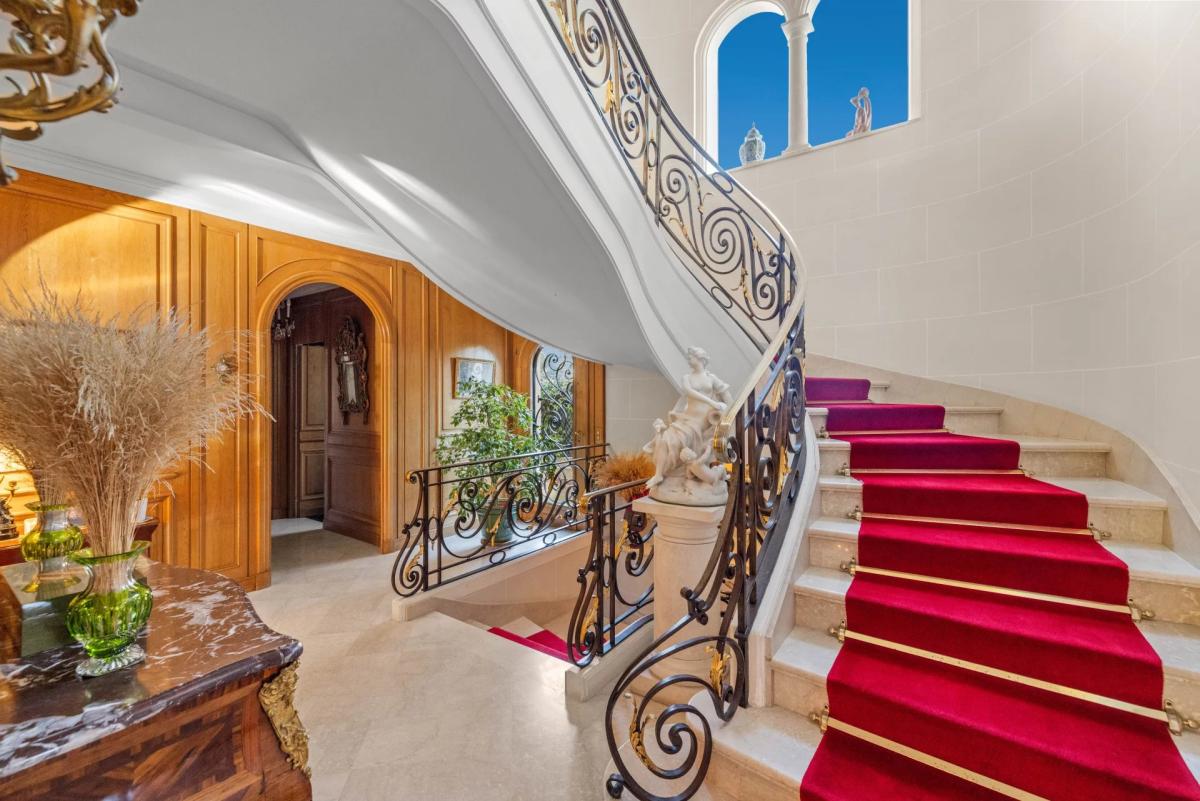 CAP D'ANTIBES - VILLA BELLA VISTA À VENDRE