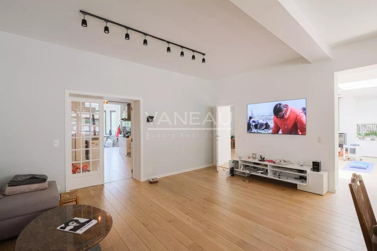 SPLENDIDE VILLA NEUVE DE ± 690 M² BRUTS AVEC JARDIN & PISCINE
