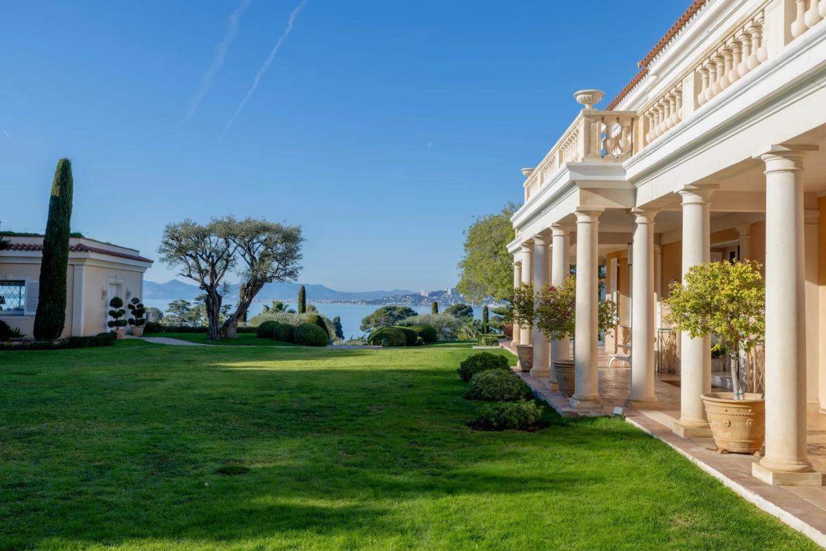 CAP D'ANTIBES - VILLA BELLA VISTA À VENDRE