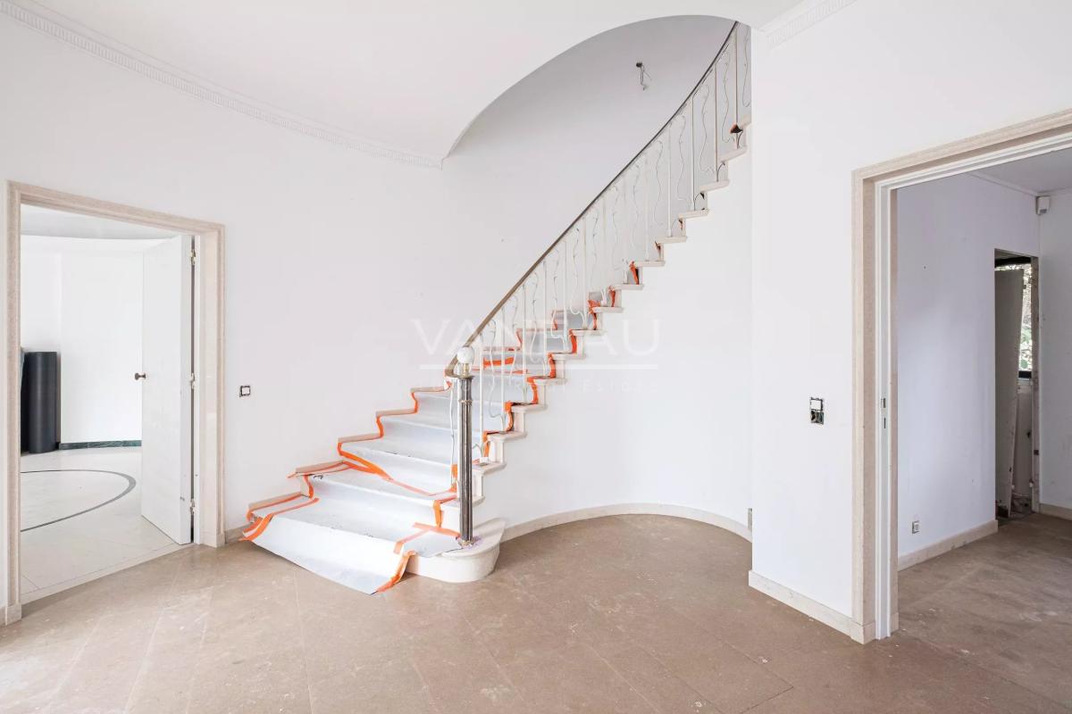 MAGNIFIQUE DEMEURE MODERNISTE DE 615M²