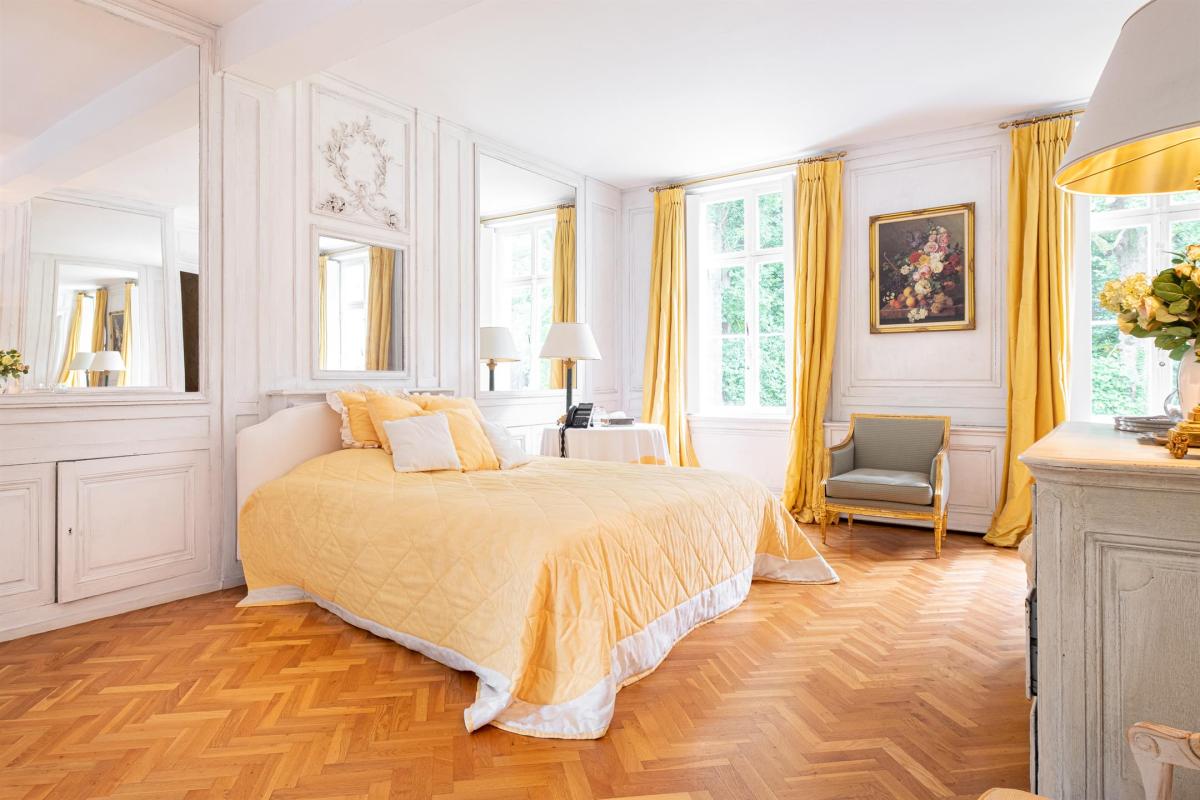 Château édifié en 1756 sur un terrain de 5.9 hectares